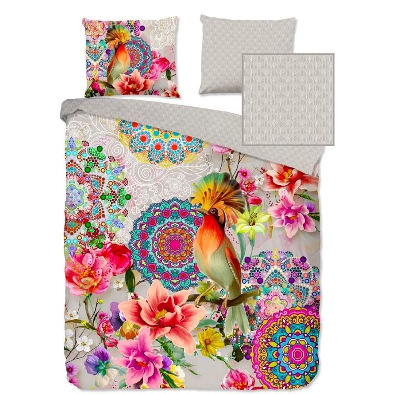 Beddengoed met bloemen