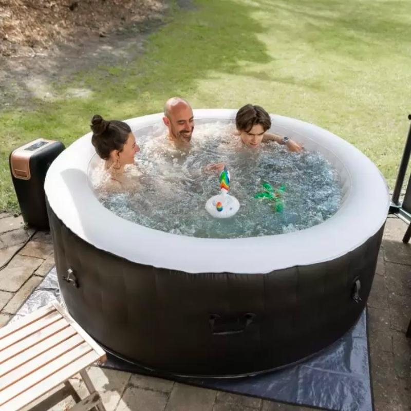 Opblaasbare jacuzzi in tuin
