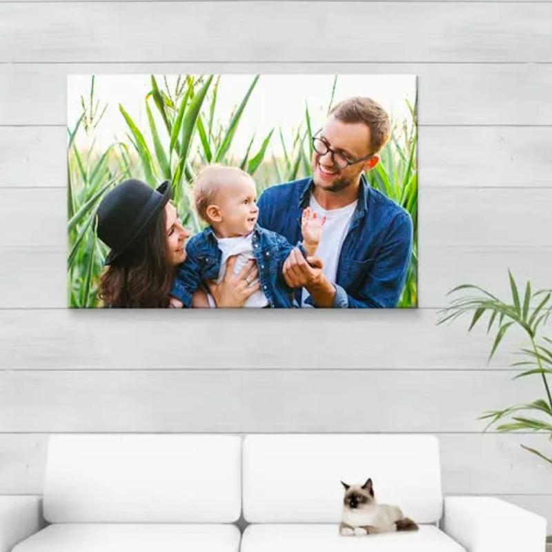 Canvas schilderij met eigen foto boven de bank in woonkamer