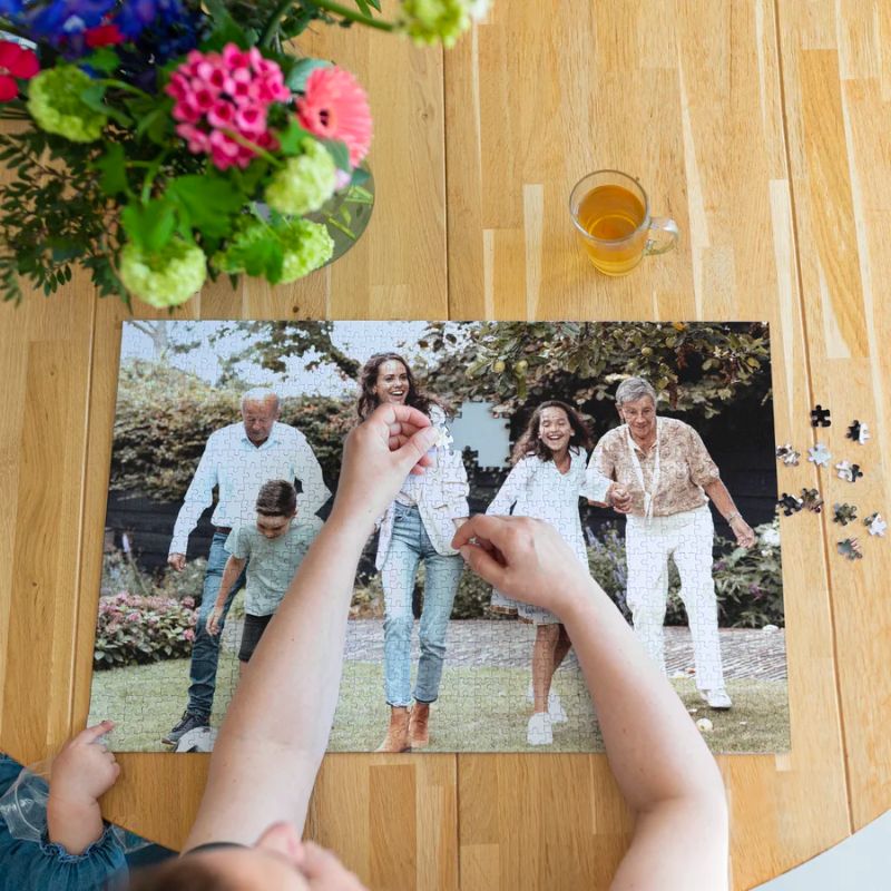 Puzzel met eigen foto op tafel
