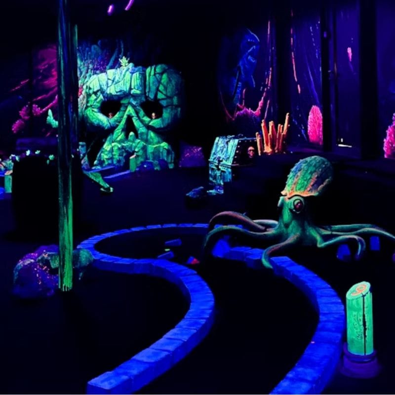 Glow in the dark minigolf tijdens winter