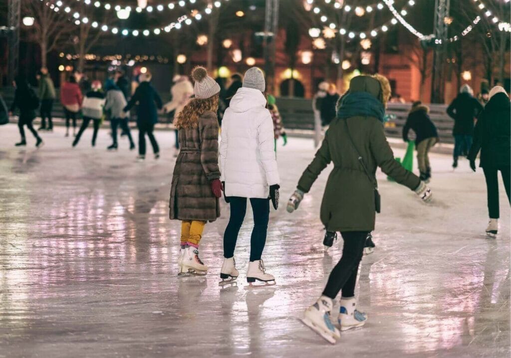 Schaatsen tijdens uitjes voor families in de winter